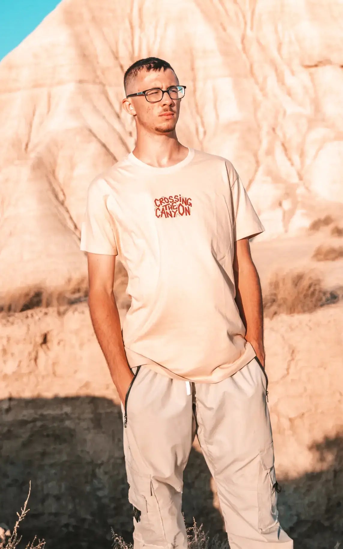Crossing the canyon t-shirt Beige