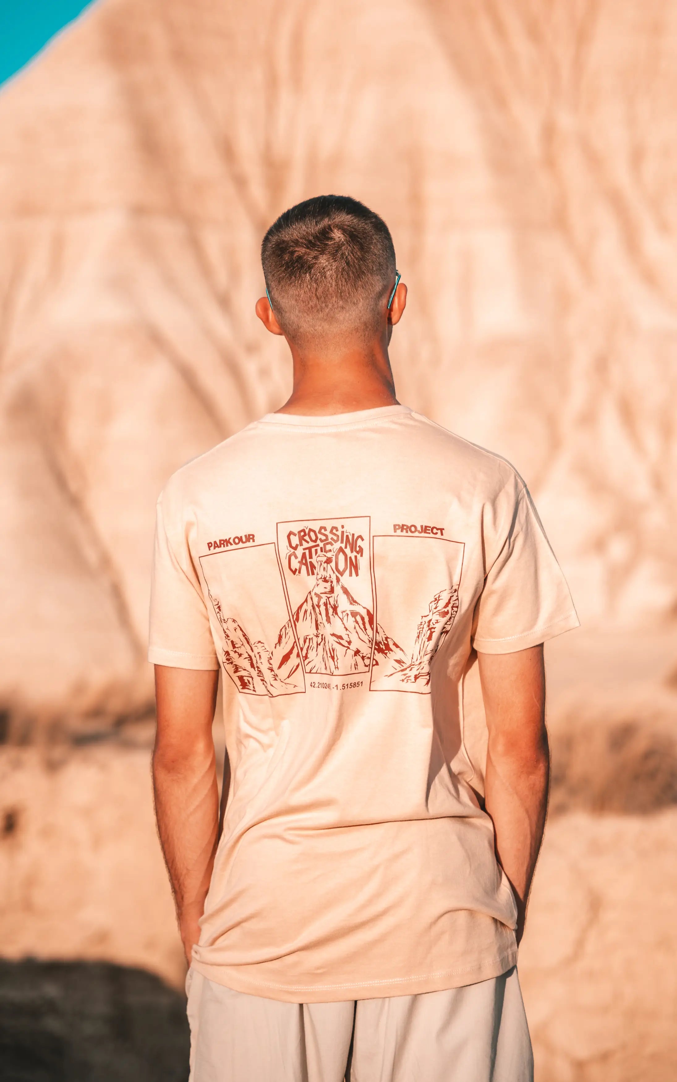Crossing the canyon t-shirt Beige